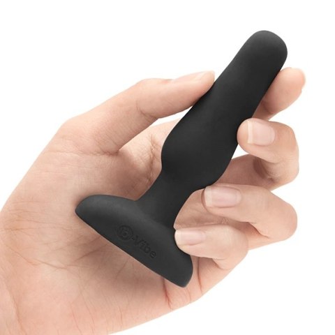 Zdalnie sterowany plug analny - B-Vibe Novice Plug Black B-Vibe Zdalnie sterowany plug analny - B-Vibe Novice Plug Black B-Vibe