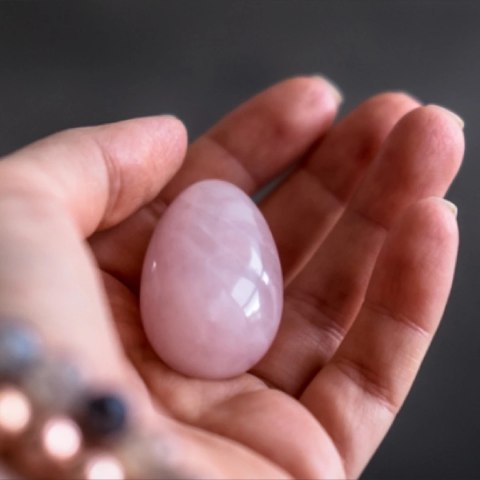 Kulka gejszy - La Gemmes Yoni Egg Rose Quartz M La Gemmes Kulka gejszy - La Gemmes Yoni Egg Rose Quartz M La Gemmes