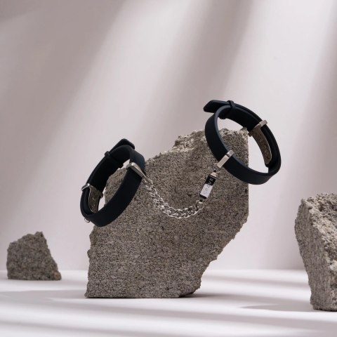 Crave - ID Cuffs Mankiety skórzane czarne ze srebrem Crave Crave - ID Cuffs Mankiety skórzane czarne ze srebrem Crave