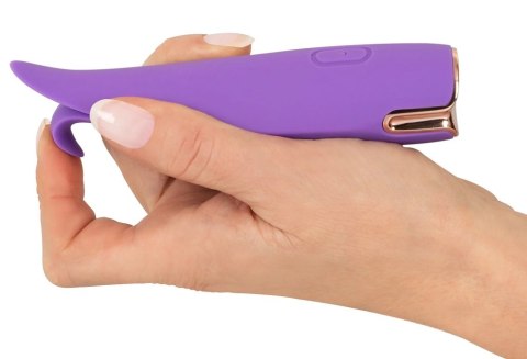 Skyn Caress - Stymulator Łechtaczki Z Podwójnym Języczkiem Fioletowy 13.3 cm SKYN Skyn Caress - Stymulator Łechtaczki Z Podwójnym Języczkiem Fioletowy 13.3 cm SKYN