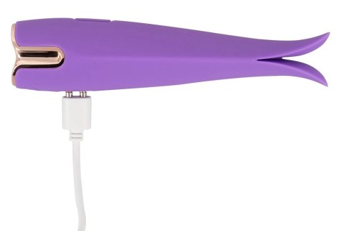 Skyn Caress - Stymulator Łechtaczki Z Podwójnym Języczkiem Fioletowy 13.3 cm SKYN Skyn Caress - Stymulator Łechtaczki Z Podwójnym Języczkiem Fioletowy 13.3 cm SKYN