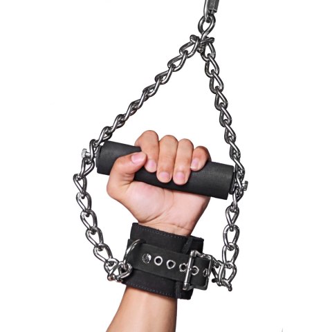 XR Brands - Podszyte futrem mankiety z nubukowej skóry z uchwytem XR Brands XR Brands - Podszyte futrem mankiety z nubukowej skóry z uchwytem XR Brands